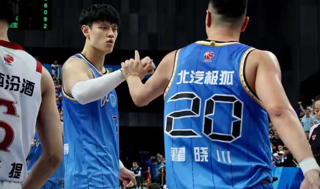 开云体育线上-CBA最离谱球队，坐拥四大国手莫名输球，球迷怒喷主教练下课