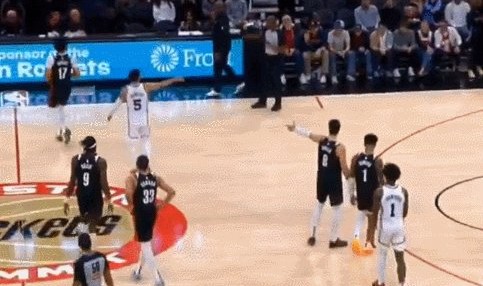 开云体育线上-手指三位裁判破口大骂 范弗利特领到5万美元罚单